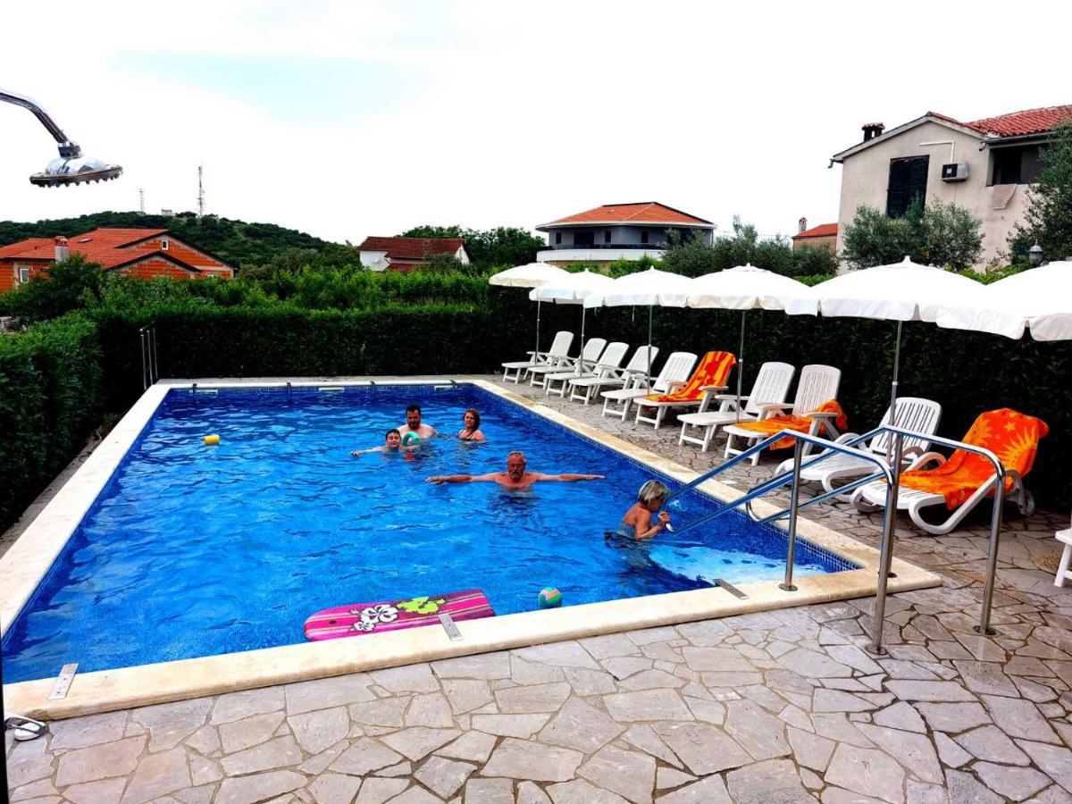 Apartments Baksa Kanfanar Luaran gambar
