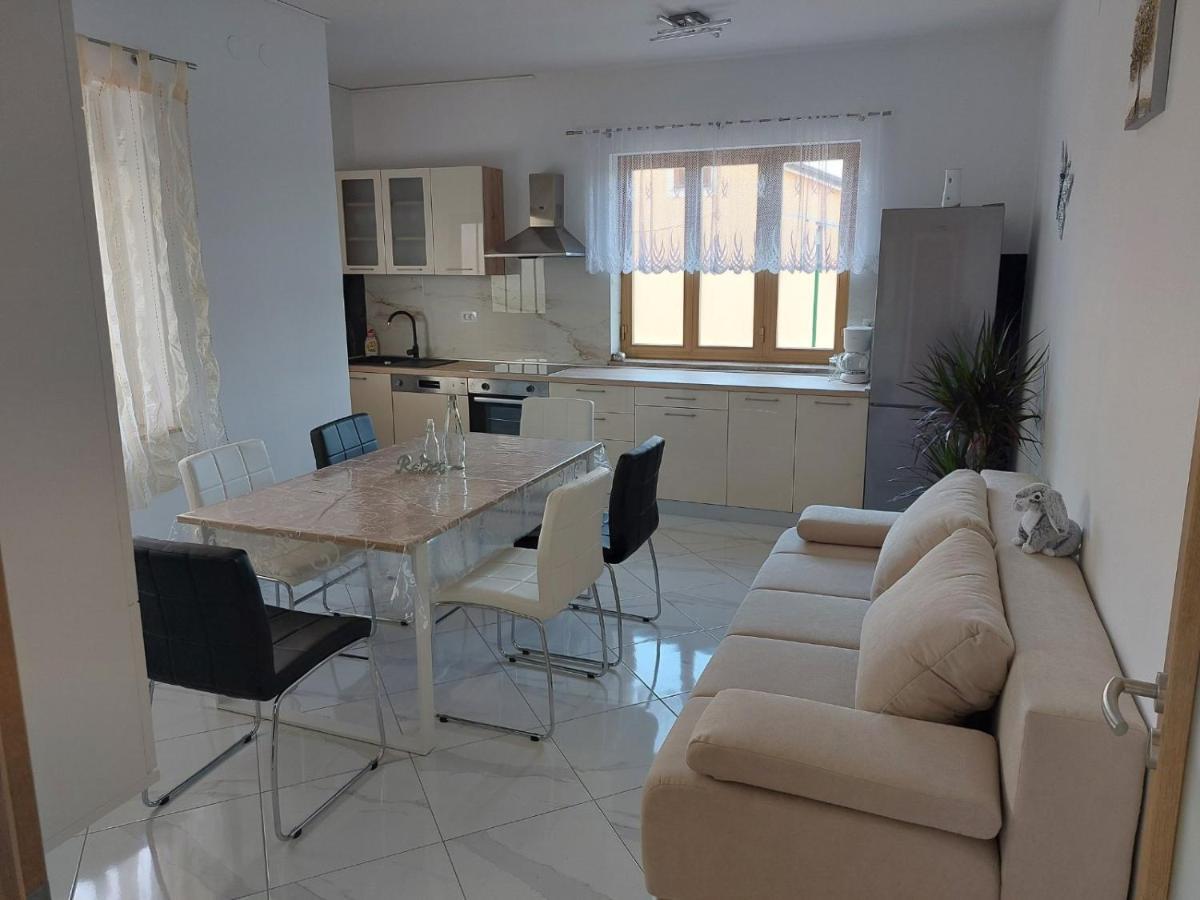 Apartments Baksa Kanfanar Luaran gambar