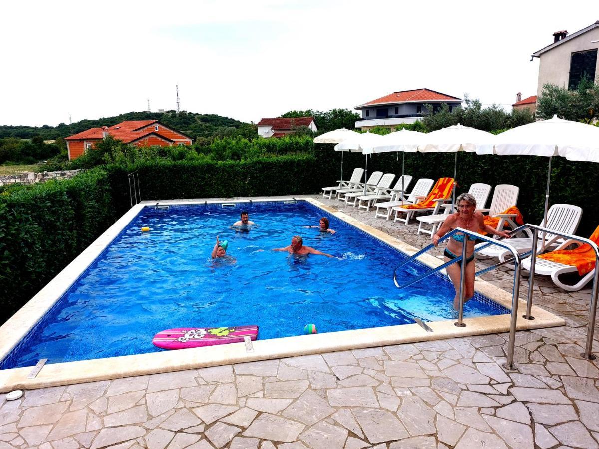 Apartments Baksa Kanfanar Luaran gambar